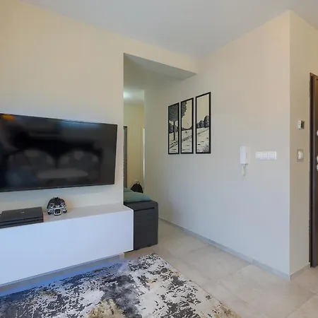 Apartment Brand New Excellence *